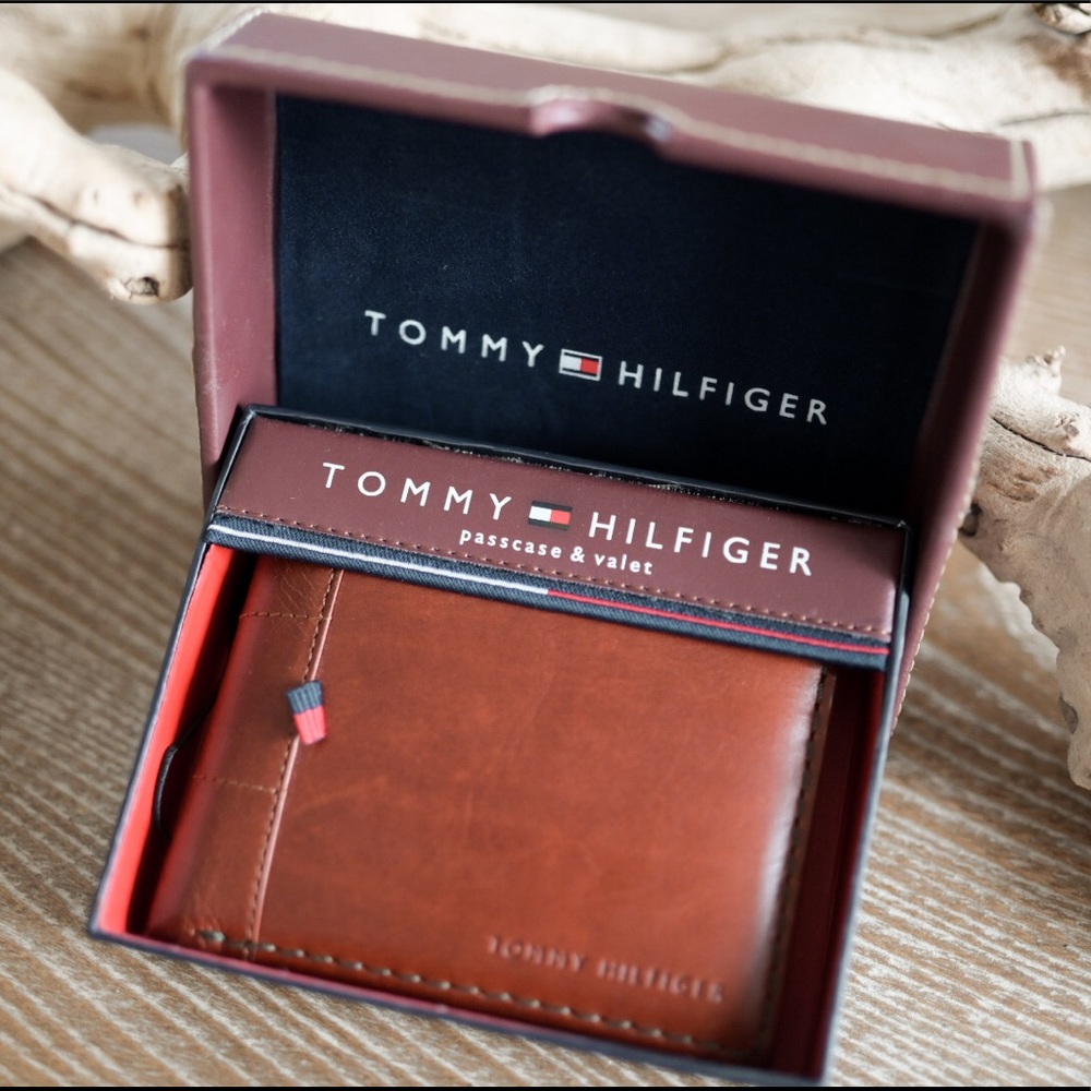 Tommy Hilfiger men Wallet GREAT condition